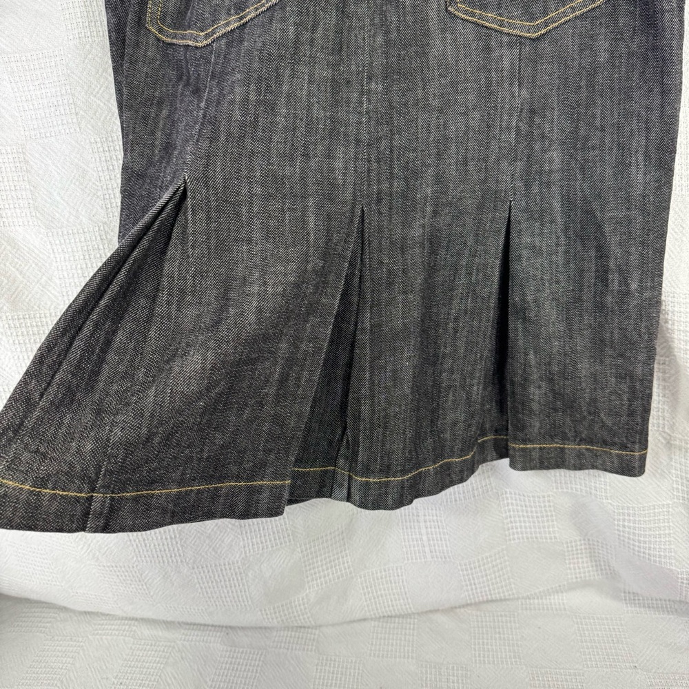 Miss Tina Denim Pencil Skirt pleated back. Embroidery on pocket size 6 women’s. - Picture 5 of 8